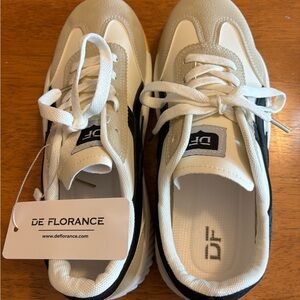 DeFlorence women’s sneakers. Fashionable Vintage Brand New Size 10-10.5